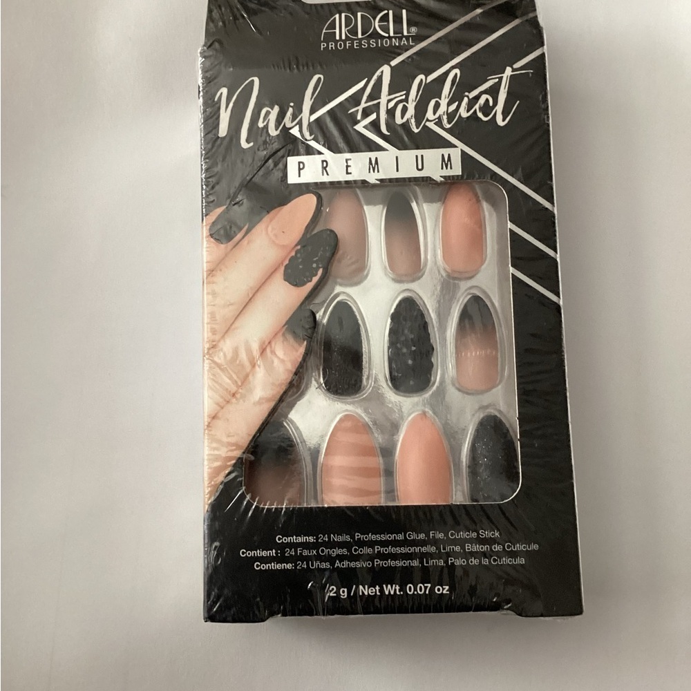 Bundle Ardell 48 Nails Addict Premium Press-On Nails - Black and Nude